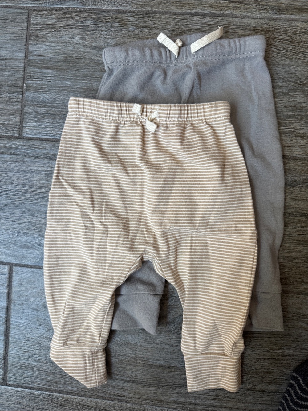 Quincy Mae beige striped and gray baby leggings